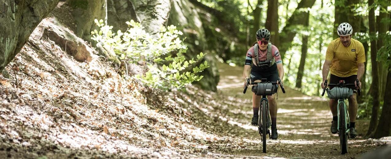 Zwei Gravelbiker auf dem RockHead an der Wesenitz bei Dürrröhrsdorf-Dittersbach